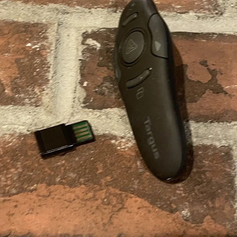 Targus Wireless Presenter Laser Pointer Remote Powerpoint Office Slide Advancer